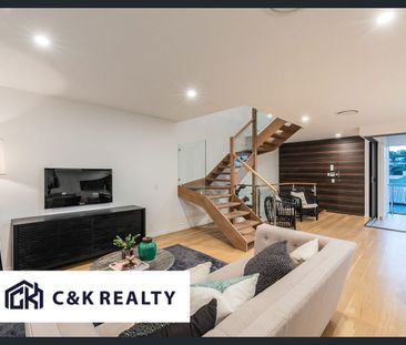 Stylish 3-Bedroom Townhome in Riverside Hawthorne - Photo 5