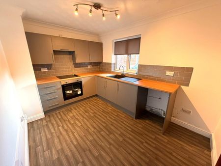 3 bedroom Flat To Let - Photo 5