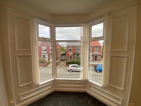 3 bedroom flat to rent - Photo 3