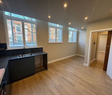 1 Bed Flat, North End, CR0 - Photo 1