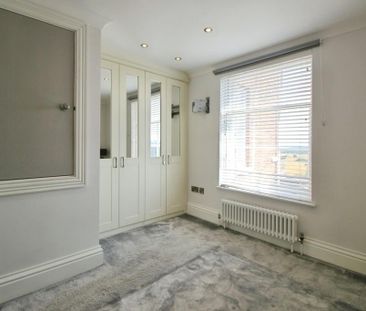 2 bedroom mews to rent - Photo 4
