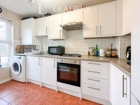 2 bedroom house to rent Marlin Close, Gosport, PO13 - Photo 3