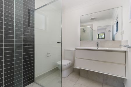 Private, Practical Living in a Quiet Loganholme Pocket - Photo 2