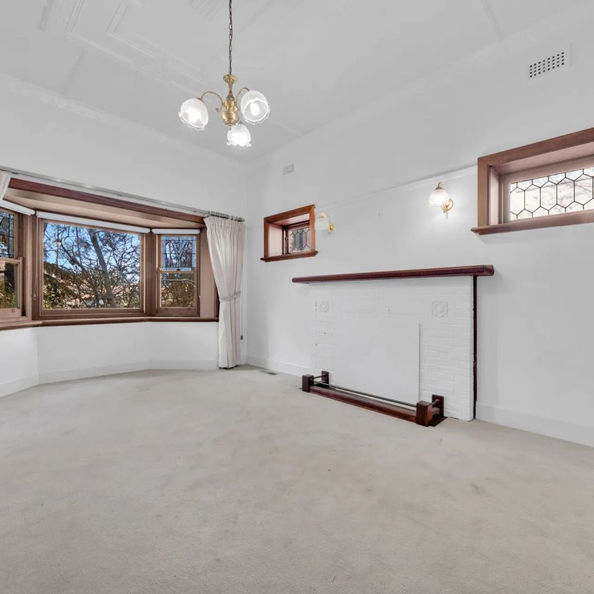 6 Month Lease - TRIPLE FRONTED CALIFORNIA BUNGALOW FIT FOR FAMILY - Photo 1