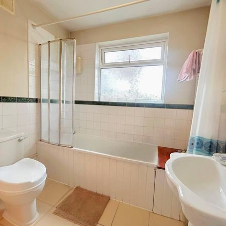 1 bedroom in a house share to rent - Photo 4