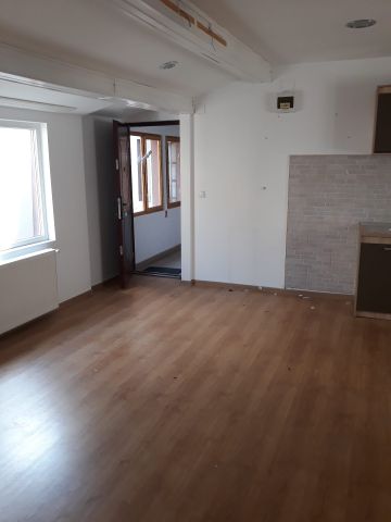 Garsonieră semidecomandată, 50 m², Strada Buzești, 63011 București - Fotografie 3