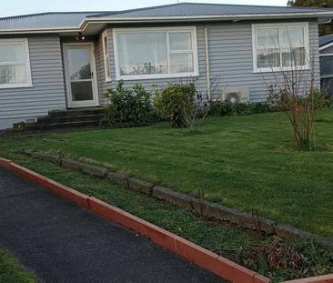 Charming 3BR Family Haven in Awapuni - Photo 5