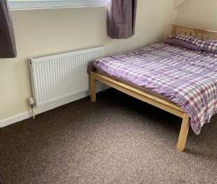 4 bedroom property to rent in Bolton - Photo 2