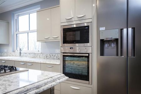 2 bedroom penthouse to rent - Photo 3