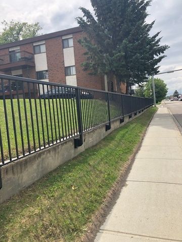 Moon Manor – 2 Bedroom 1 Bathroom Unit Available - Photo 2