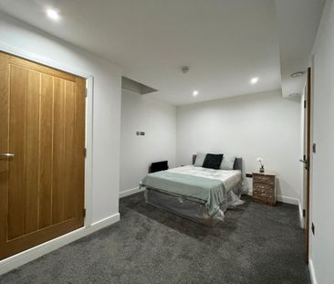 1 bedroom in a flat share to rent - Photo 2