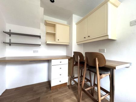 3 bedroom semi-detached house to rent - Photo 4