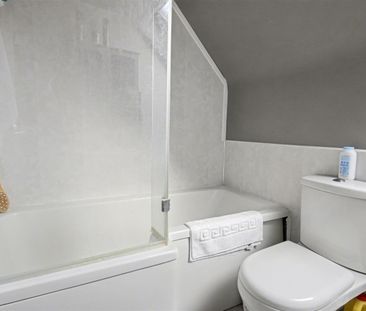 1 Bedroom Flat / Apartment to let - Photo 5