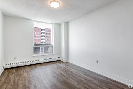 The East Mall Apartments - Photo 4