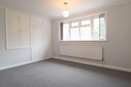 4 bedroom detached house to rent - Photo 5