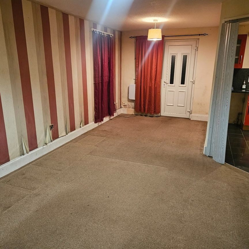 2 Bed Semi-Detached House, Whitebeam Lane, LS10 - Photo 1