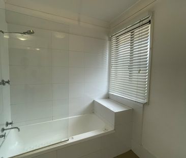 FOUR BEDROOM FAMILY HOME WITH INGROUND POOL! - Photo 3