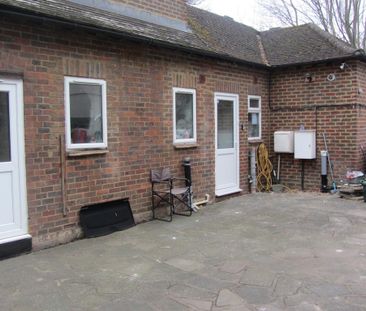 1 bedroom bedsit to rent - Photo 5