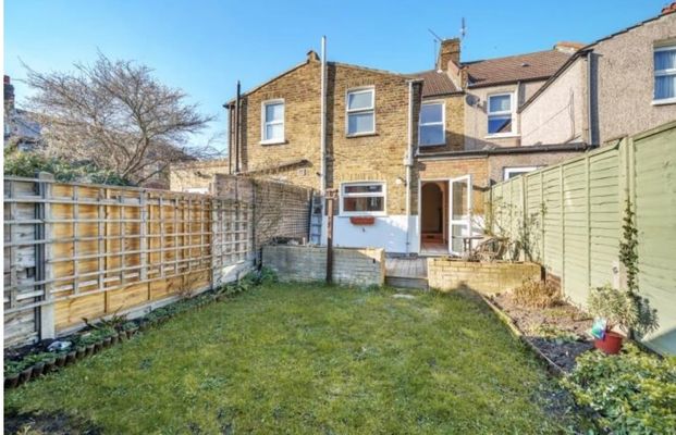 Room in a Shared House, Dunkeld Rd, SE25 - Photo 1