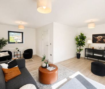 Farnborough, Hampshire, GU14 - Photo 2