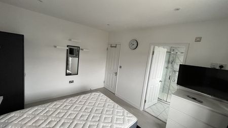 Room in a Shared House, Abbotts Road, CR4 - Photo 5