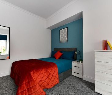 6 bedroom terraced house to rent - Photo 1