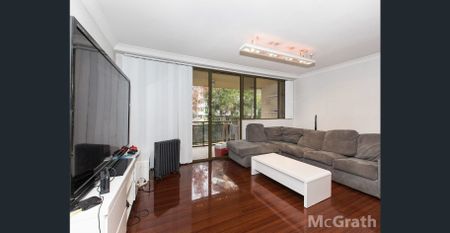 Two bedroom apartment in convenient location - Photo 2