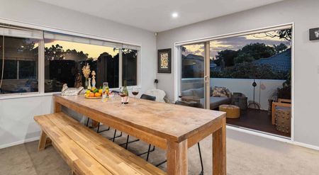 Executive Home: Your Beachside Retreat - Photo 2