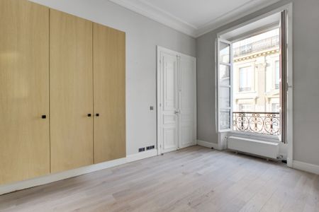 Location Appartement Paris 7 8 Pièces 396 m² - Photo 2