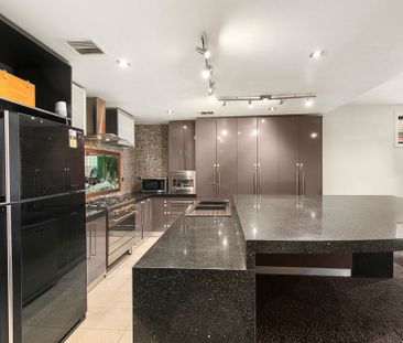 Stylish and Spacious Home with Solar and Brand New Flooring in Hear... - Photo 3