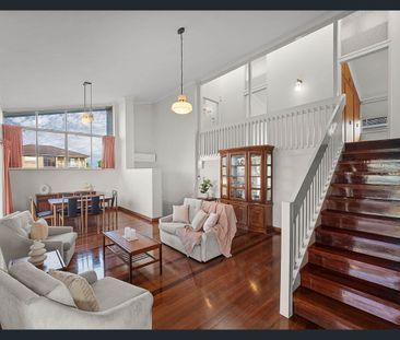 Escape to Comfort: Spacious Family Home with Modern Amenities! - Photo 2