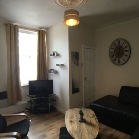 6 Bed Terraced House, Kelsall Road, LS6 - Photo 1