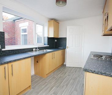 3 bedroom flat to rent - Photo 5