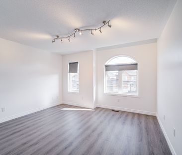 For Lease - 60 Lewis Avenue, Bradford West Gwillimbury, Ontario - Photo 1