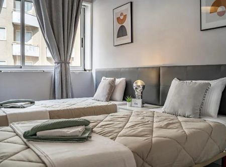 Rua de Faria Guimarães, Porto, Braga 4200-289 - Photo 2