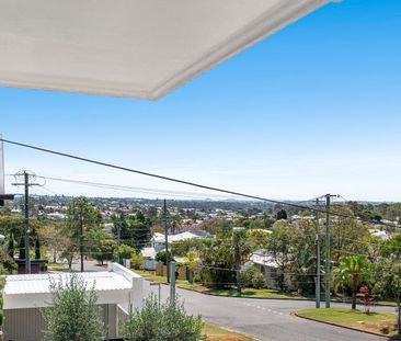 Spacious Family Home with Pool and Leafy Outlook - Photo 5