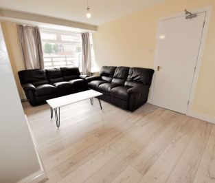 4 bedroom House in Monkbridge Street, Leeds - Photo 3