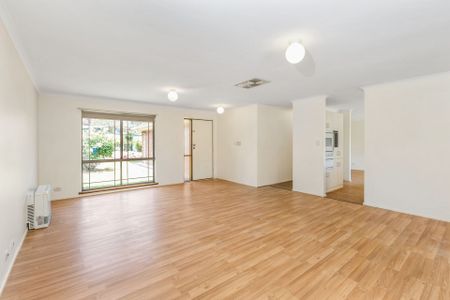 Spacious 4-Bedroom Family Home with Ducted Air Conditioning & Large Backyard - Photo 5