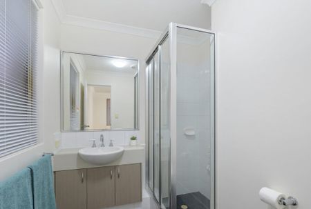 Modern Spacious Villa 6 Month Lease Only - Photo 4