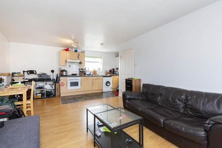 Located minutes to Stoke Newington overground and all local amenities - Photo 2