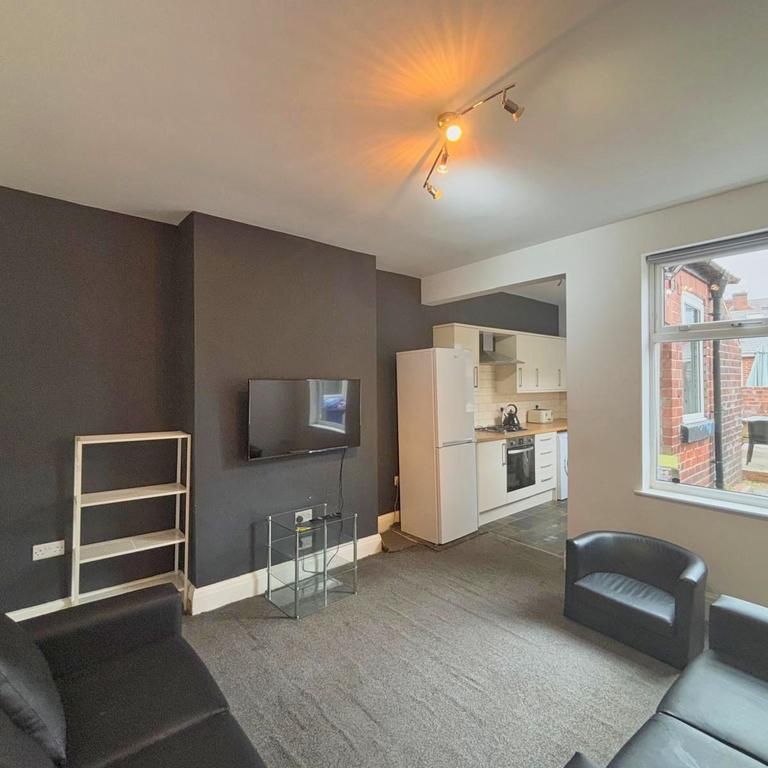 4 bedroom house share to rent - Photo 1