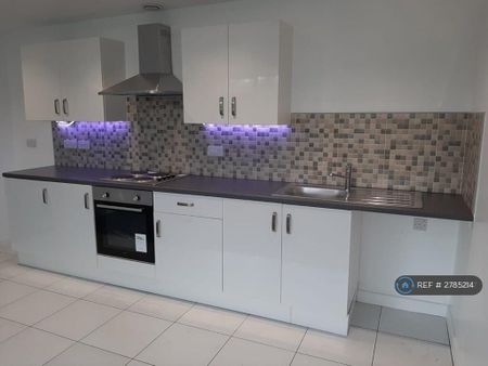 2 bedroom flat to rent - Photo 3