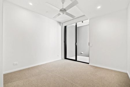 Stylish 2-Bedroom Apartment in the Heart of Chermside - Photo 2