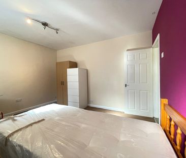 Room in a Shared Flat, Wood Street, E17 - Photo 1