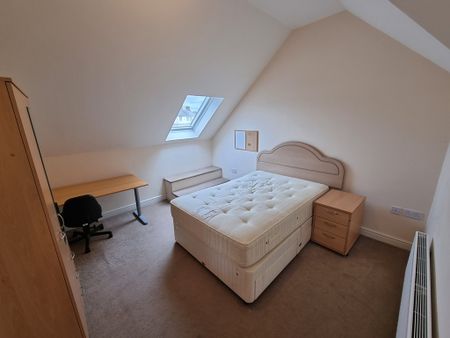 2 Bed Student Accommodation - Photo 2