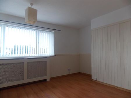 3 bedroom semi-detached house to rent - Photo 4