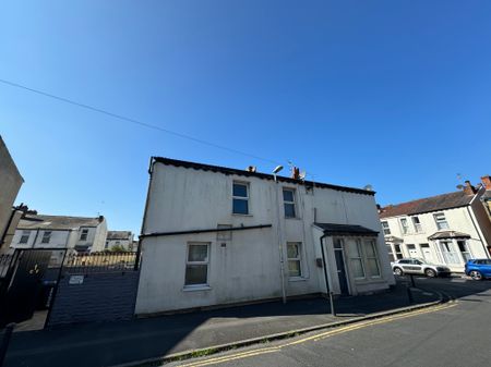 Clinton Avenue, Blackpool - Photo 5