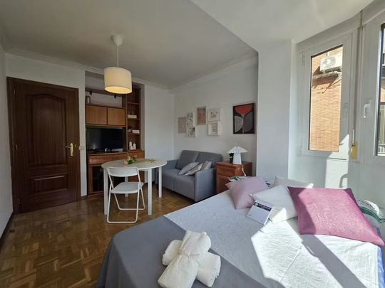 Calle de la Sierra Bermeja, Madrid, Community of Madrid 28018 - Foto 1