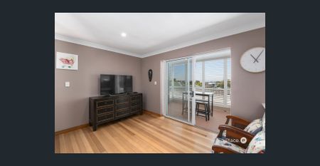 Exceptional Bayside Apartment with Panoramic Bay Views - Photo 2