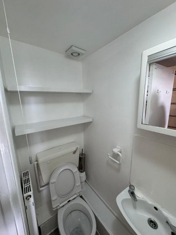 Studio Flat, High Road Leytonstone, E11 - Photo 2